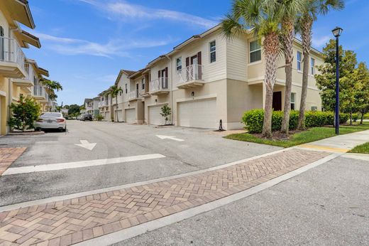 Townhouse in Royal Palm Beach, Palm Beach