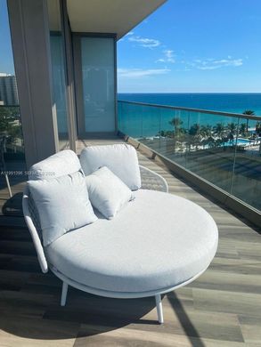 Residential complexes in Sunny Isles Beach, Miami-Dade