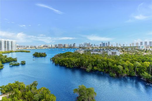 Residential complexes in North Miami Beach, Miami-Dade