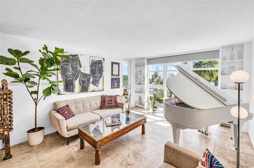 Residential complexes in Miami Beach, Miami-Dade