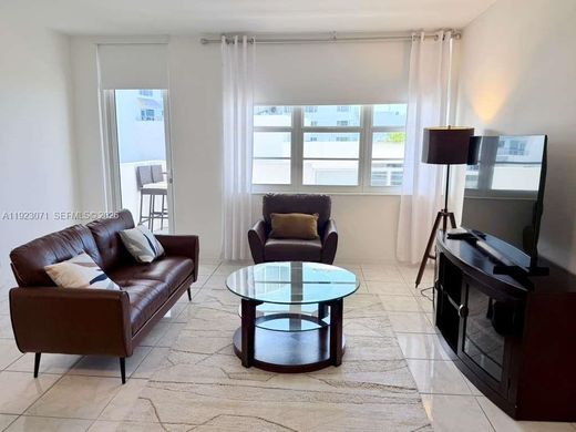 Residential complexes in Miami Beach, Miami-Dade
