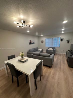 Residential complexes in Palmetto Bay, Miami-Dade