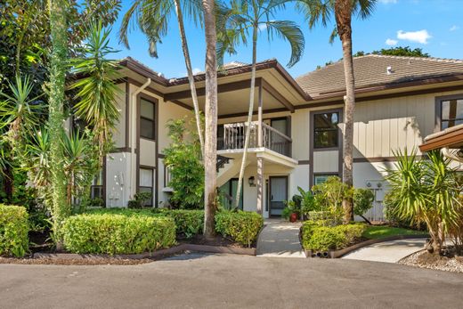 Residential complexes in Wellington, Palm Beach