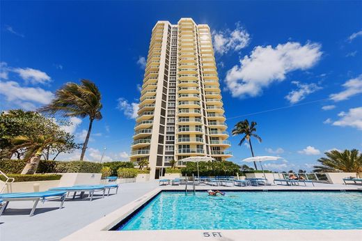 Residential complexes in Miami Beach, Miami-Dade
