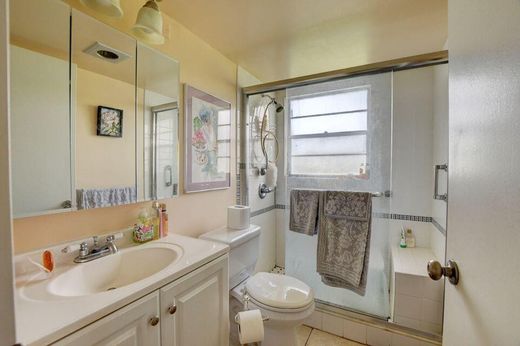 Residential complexes in Boca Raton, Palm Beach