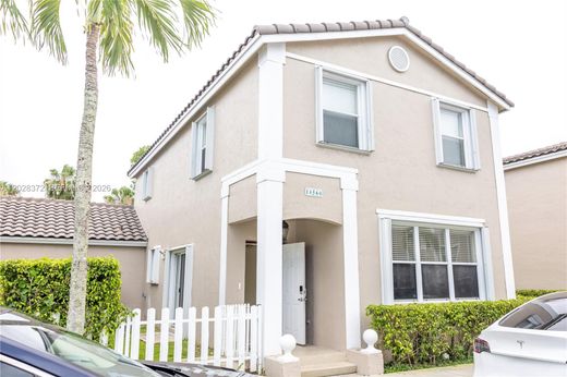 Townhouse in Coral Springs, Broward County