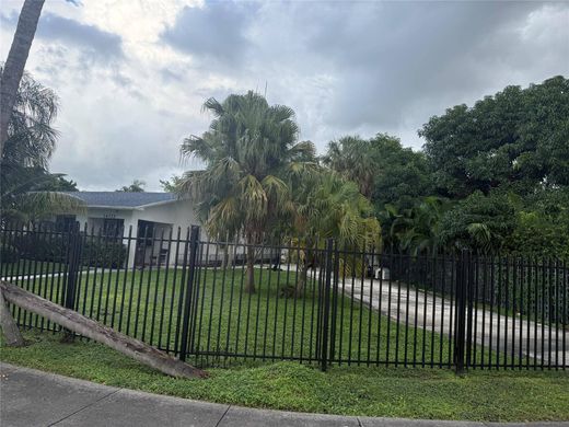 Villa in Opa-locka North  (historical), Miami-Dade County