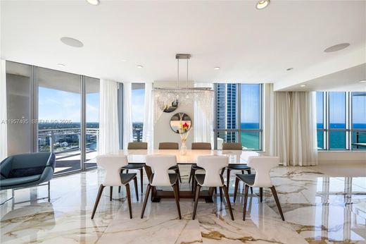 Residential complexes in Hollywood, Broward County