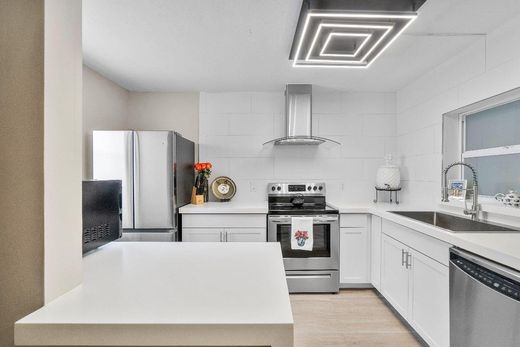 Residential complexes in Delray Beach, Palm Beach