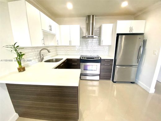 Residential complexes in Hollywood, Broward County