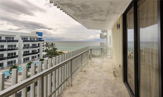 Residential complexes in Miami Beach, Miami-Dade