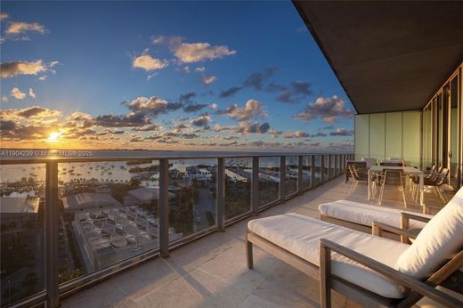 マイアミ, Miami-Dade Countyのアパートメント・コンプレックス