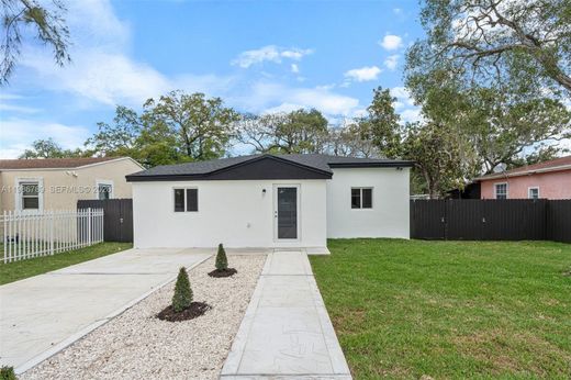 Вилла, Opa-locka North  (historical), Miami-Dade County