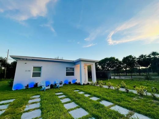 Villa in North Miami, Miami-Dade County