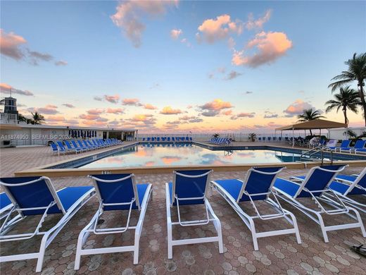 Residential complexes in Hollywood, Broward County