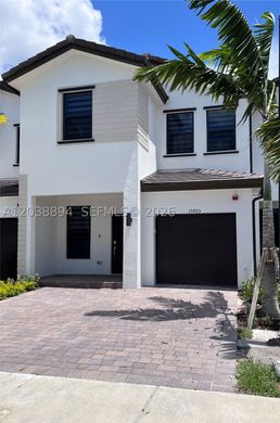 Stadthaus in Pembroke Pines, Broward County