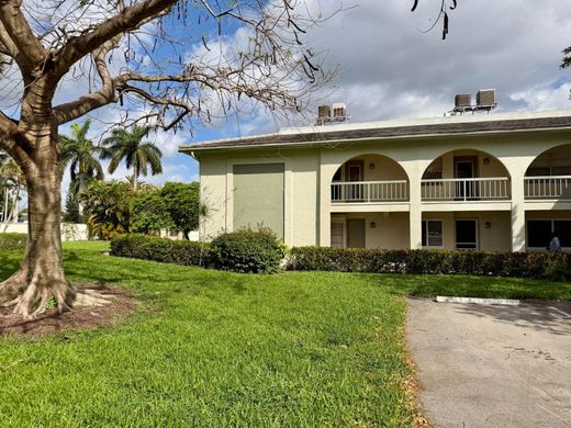 Residential complexes in Coconut Creek, Broward County