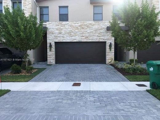 타운 하우스 / Doral, Miami-Dade County