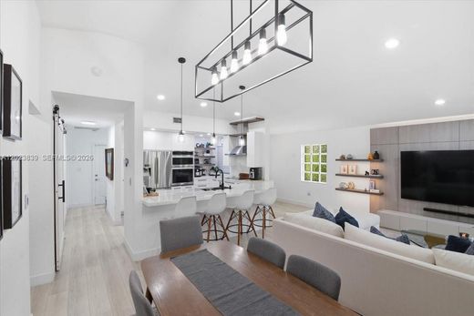 Villa in Pembroke Pines, Broward County