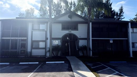 マイアミ, Miami-Dade Countyのアパートメント・コンプレックス