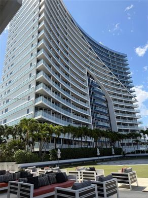 Residential complexes in Fort Lauderdale, Broward County