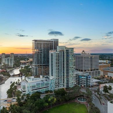 Residential complexes in Fort Lauderdale, Broward County