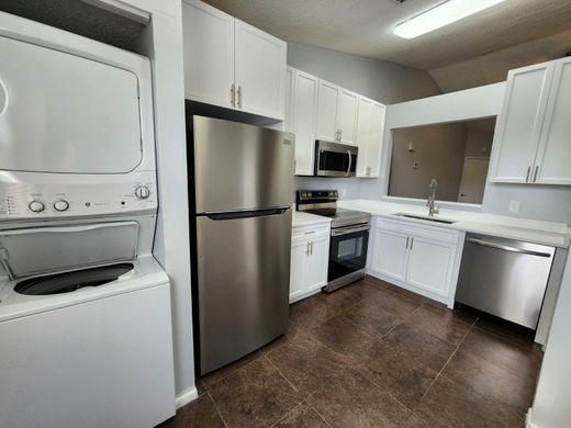 Lauderhill, Broward Countyのアパートメント・コンプレックス