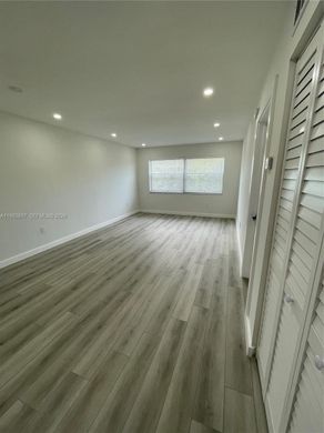 Residential complexes in North Miami, Miami-Dade