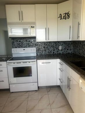 Residential complexes in North Miami Beach, Miami-Dade