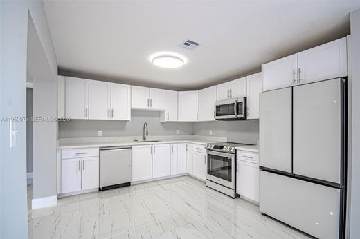 Villa in Lauderdale Lakes, Broward County