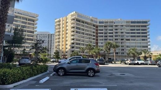 Residential complexes in Hallandale, Broward County