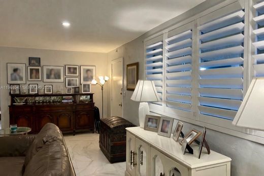 Residential complexes in North Miami, Miami-Dade