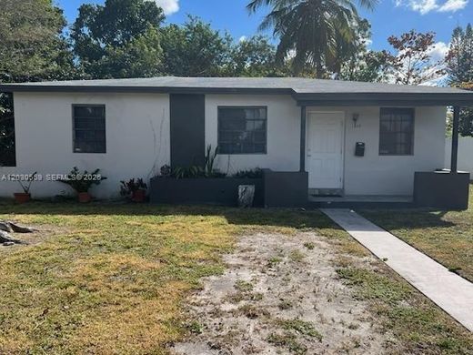 Villa in North Miami, Miami-Dade