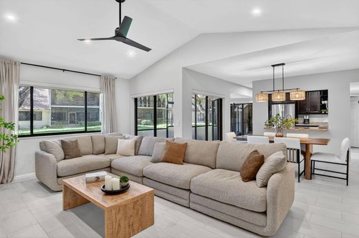 Residential complexes in Boca Raton, Palm Beach