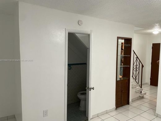 Komplex apartman Hialeah, Miami-Dade County