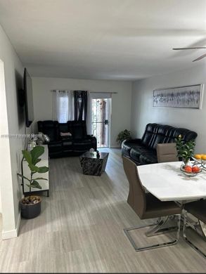 Sweetwater, Miami-Dade Countyのアパートメント・コンプレックス