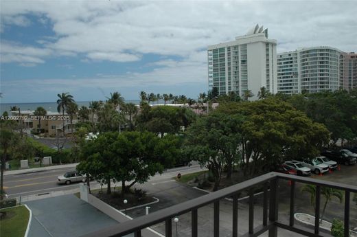 Residential complexes in Pompano Beach, Broward County