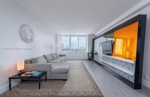 Residential complexes in Miami Beach, Miami-Dade