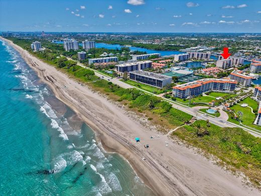 Residential complexes in Boca Raton, Palm Beach