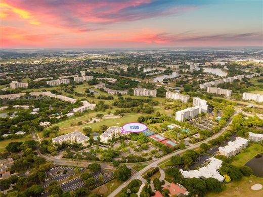 Residential complexes in Pompano Beach, Broward County