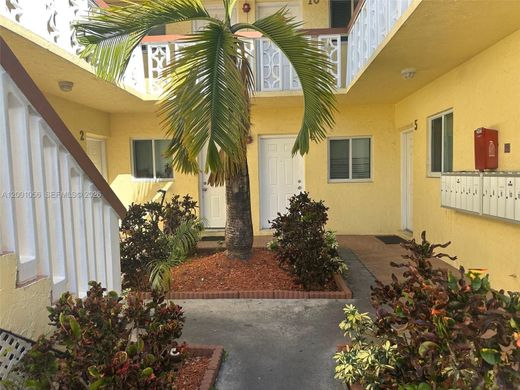 Residential complexes in Hallandale, Broward County