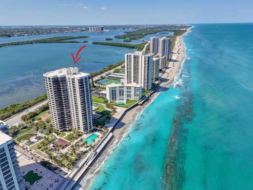Residential complexes in Palm Beach Shores, Palm Beach