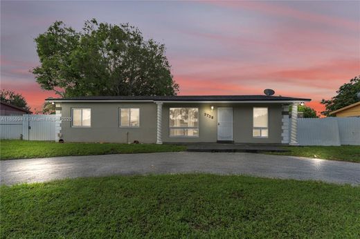 빌라 / Miami Gardens, Miami-Dade County