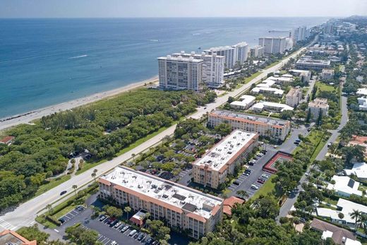 Residential complexes in Boca Raton, Palm Beach