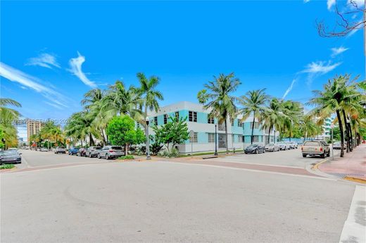 Residential complexes in Miami Beach, Miami-Dade