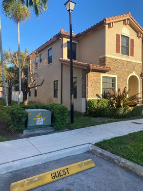 Townhouse in Hialeah, Miami-Dade