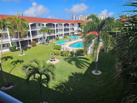 Residential complexes in Hallandale, Broward County