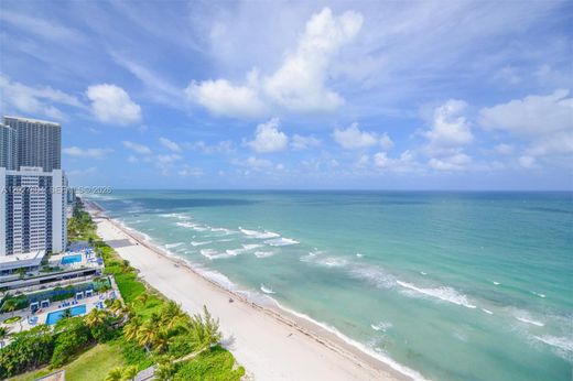 Residential complexes in Hallandale, Broward County