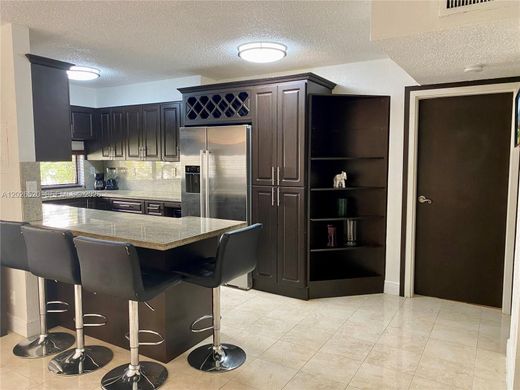 Жилой комплекс, Sunny Isles Beach, Miami-Dade County