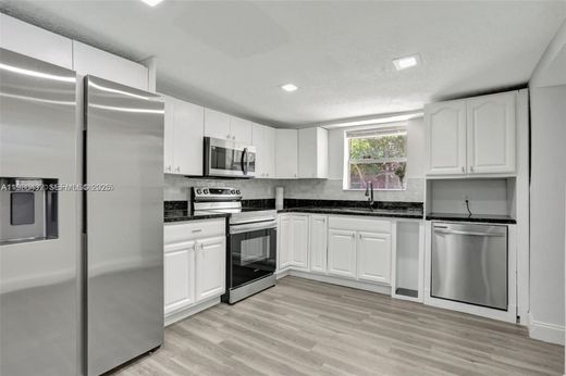 Villa in Oakland Park, Broward County